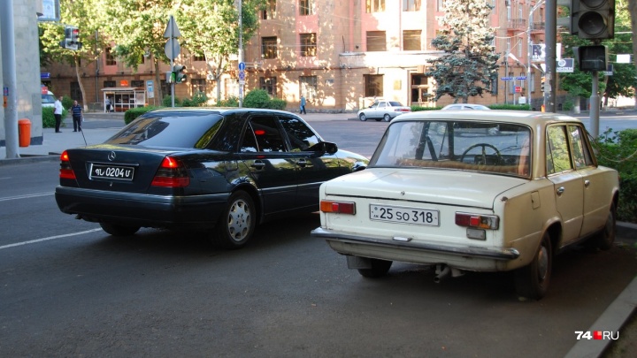 В России около <nobr class="_">300 тысяч</nobr> машин с армянскими номерами