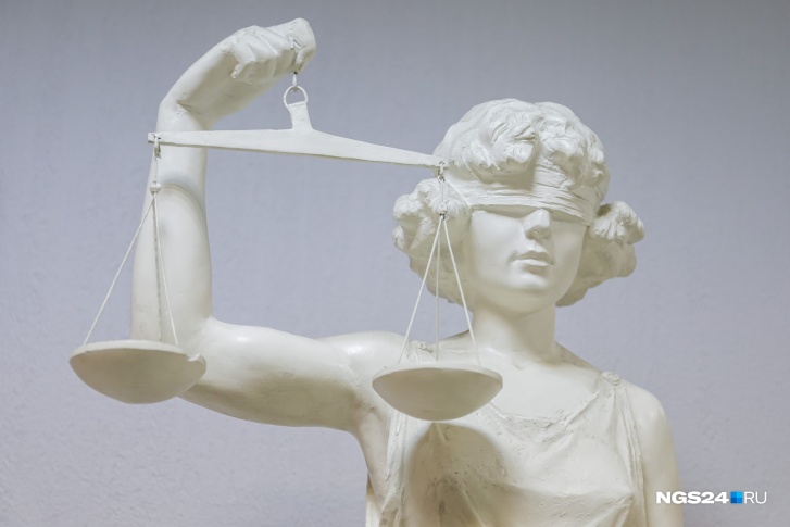 Адвокат, по версии следователей, попался при получении взятки, которую надо было передать правоохранителям Адвокат, по версии следователей, попался при получении взятки, которую надо было передать правоохранителям