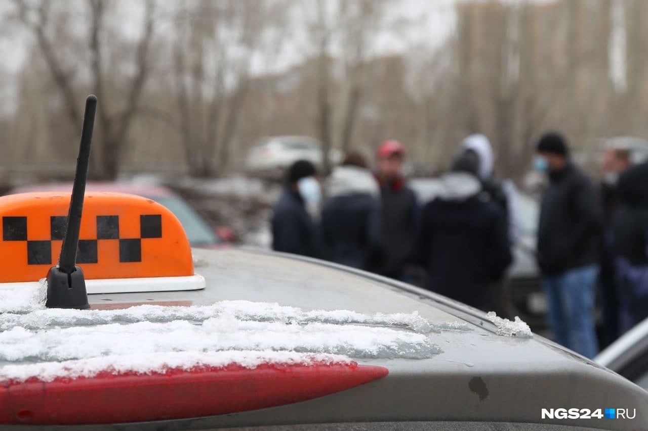 Из-за пятой волны в Новосибирске обрушились цены на такси, а в Красноярске поувольнялись таксисты