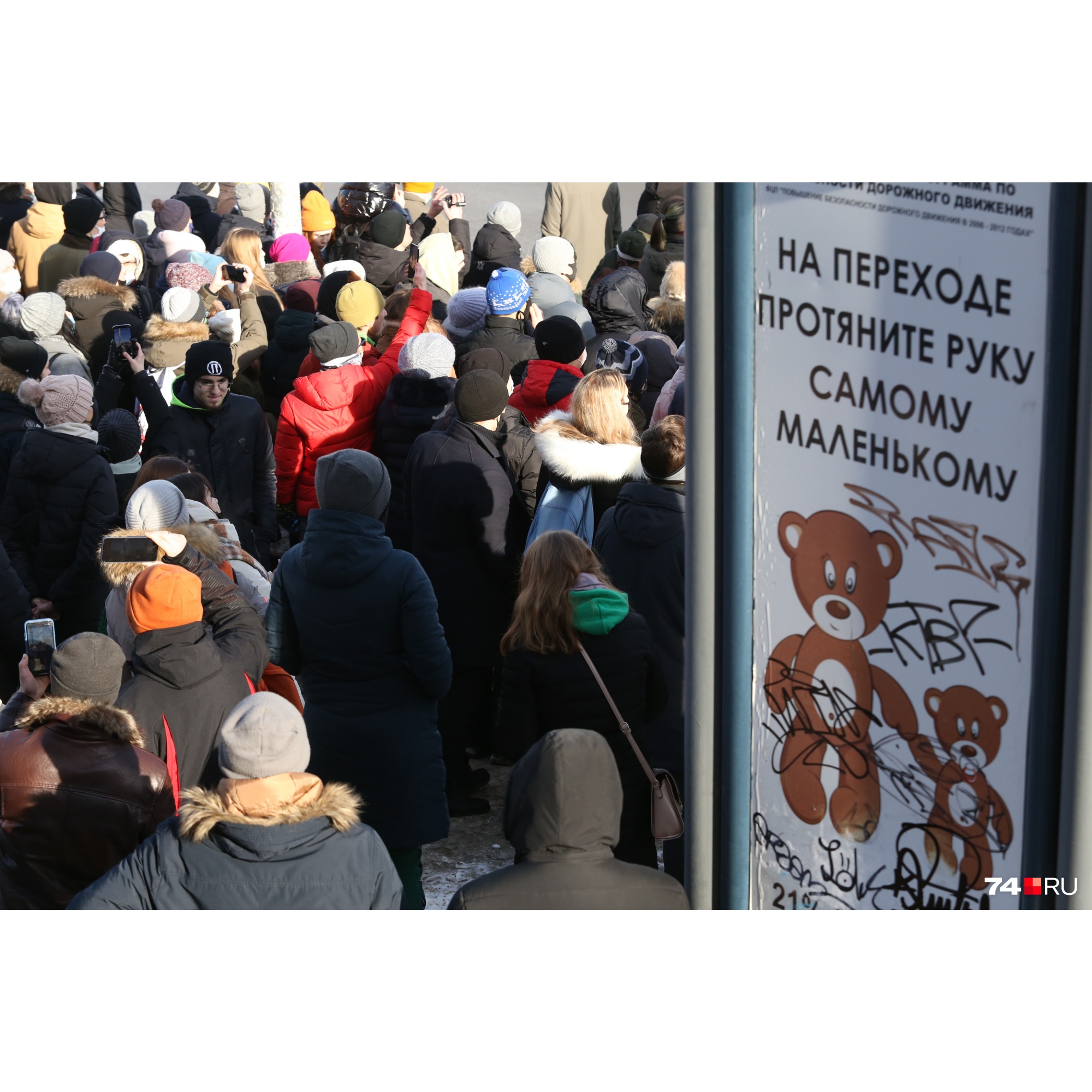 Новая стычка между участниками несогласованного митинга и полицией на пересечении проспекта Ленина и улицы Энгельса Новая стычка между участниками несогласованного митинга и полицией на пересечении проспекта Ленина и улицы Энгельса