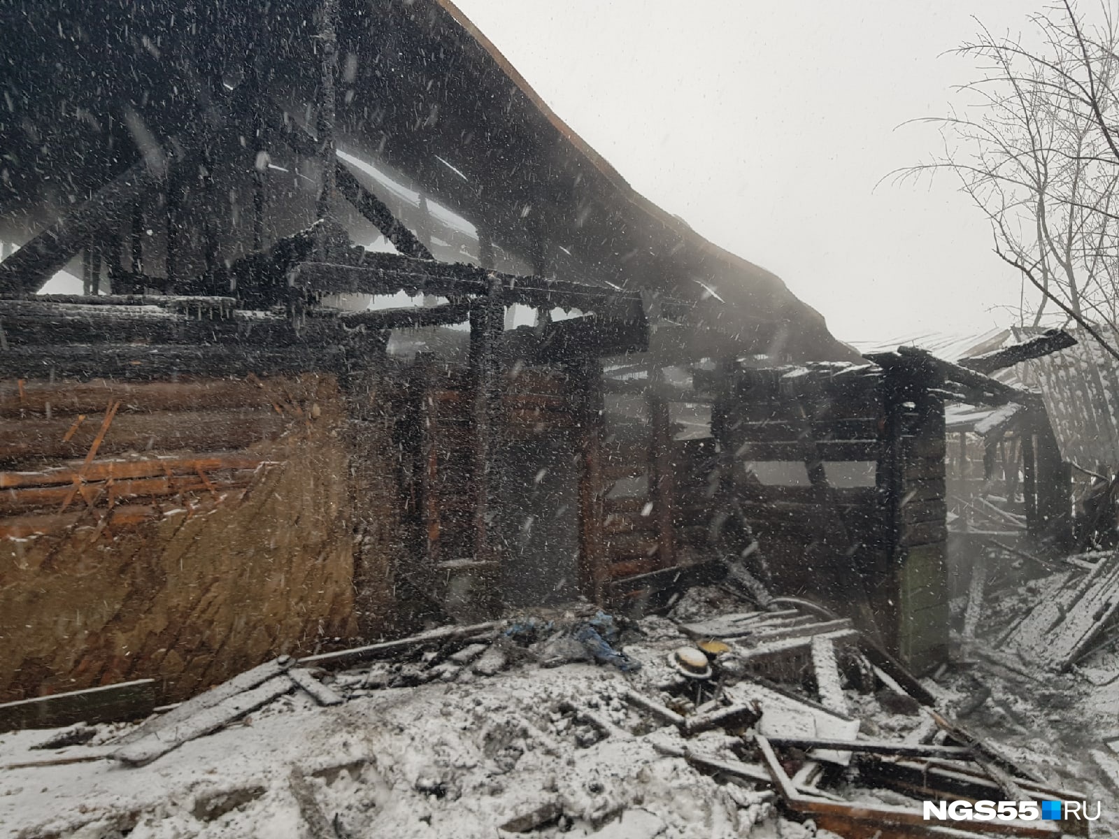 Дом горел по всей площади Дом горел по всей площади