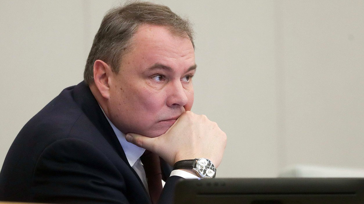 Толстой в свое время предложил законопроект, запрещающий публичную демонстрацию лиц нацистских преступников Толстой в свое время предложил законопроект, запрещающий публичную демонстрацию лиц нацистских преступников