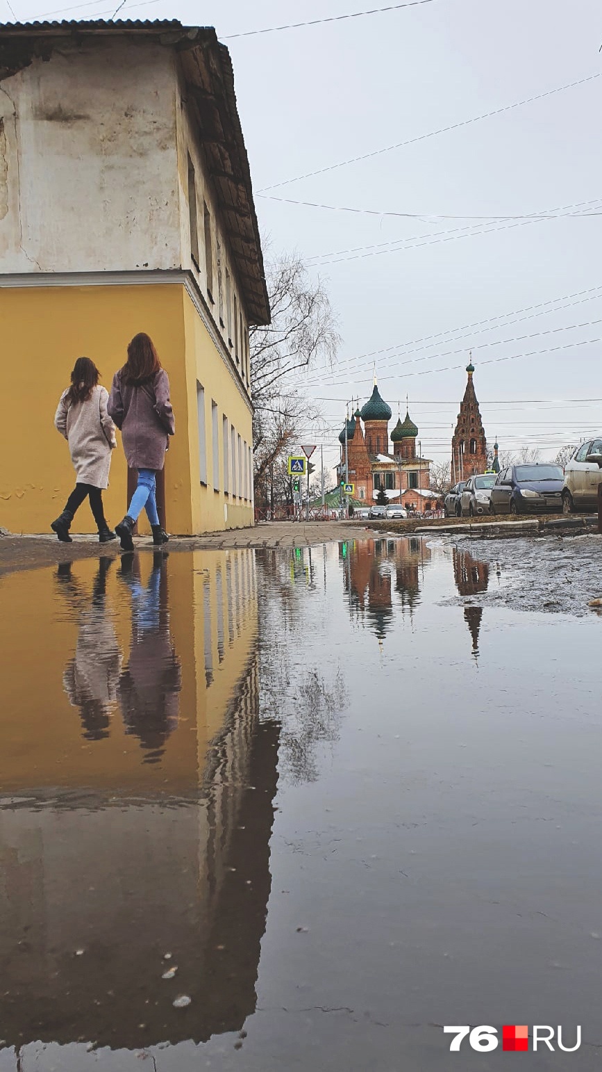 Никола Мокрый отражается на улице Чайковского Никола Мокрый отражается на улице Чайковского