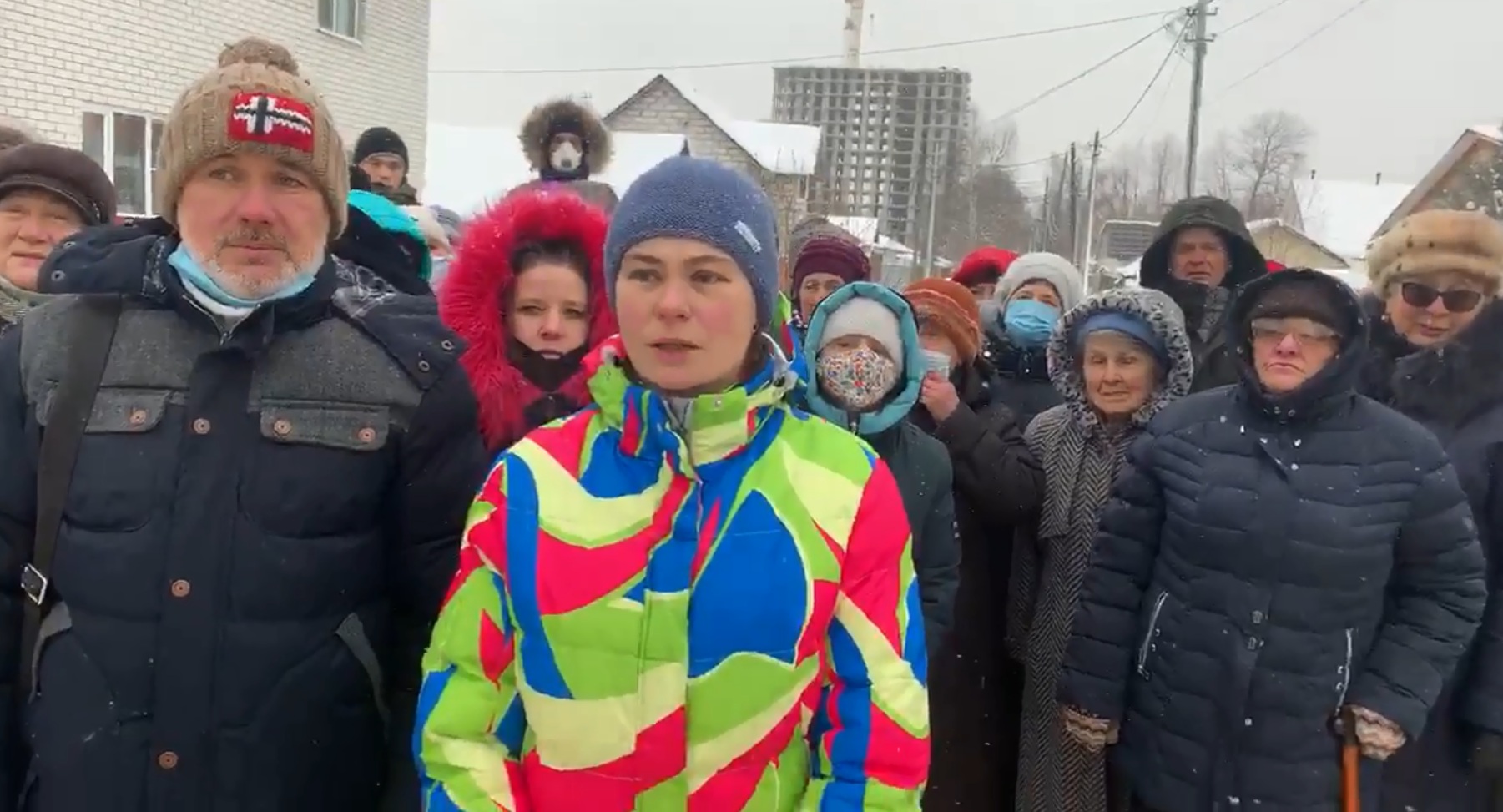 Люди вышли на улицу, записали обращение к президенту, чтобы отстоять свое жилье Люди вышли на улицу, записали обращение к президенту, чтобы отстоять свое жилье