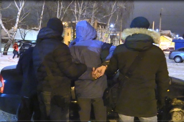 Силовики считают, что мужчина хотел приобрести секретные документы в интересах зарубежной компании Силовики считают, что мужчина хотел приобрести секретные документы в интересах зарубежной компании 