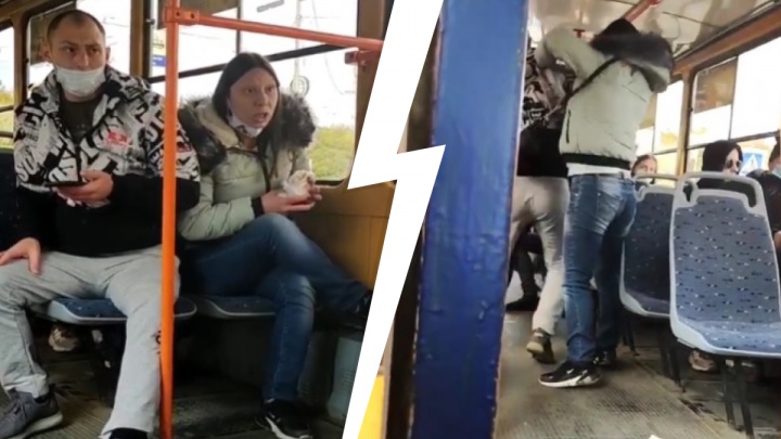 «Рот закрой и работай». В трамвае Екатеринбурга конфликт с кондуктором едва не перерос в драку