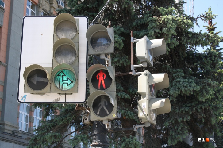 В Екатеринбурге поставят еще полсотни светофоров