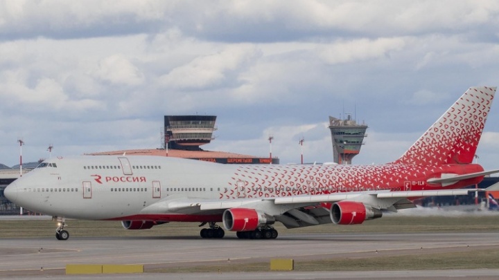 В самолете Анталия — Новосибирск во время полета появился запах гари