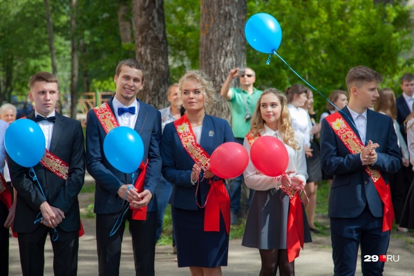 В этом году выпускниками станут больше <nobr>10 тысяч</nobr> одиннадцатиклассников В этом году выпускниками станут больше <nobr>10 тысяч</nobr> одиннадцатиклассников
