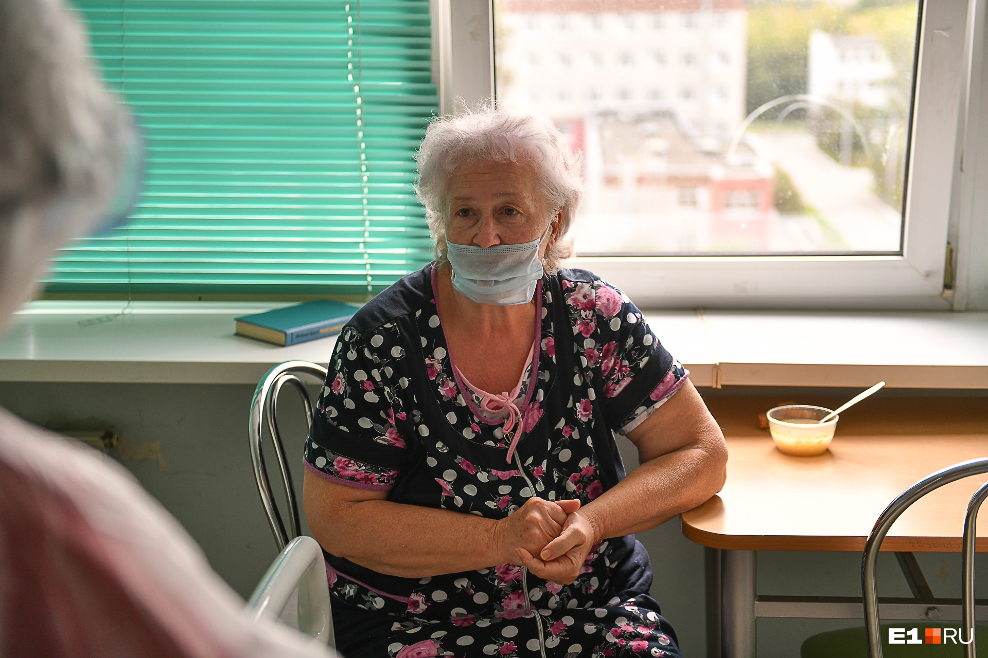 Раисе Алексеевне 67 лет, она идет на поправку, дышала сама, без кислородной поддержки. Надеется скоро выписаться
