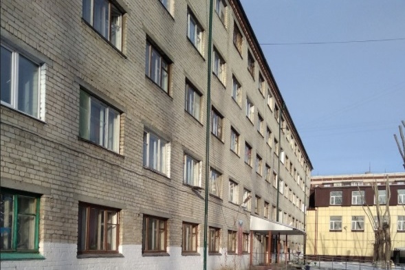 Люди борются за комнаты в общежитии на Энергетиков. Жилье тут много лет назад выдавали сотрудникам бывшего лицея. Сейчас здание перешло в оперативное управление ТИУ. Учебное заведение хочет иначе распоряжаться площадями Люди борются за комнаты в общежитии на Энергетиков. Жилье тут много лет назад выдавали сотрудникам бывшего лицея. Сейчас здание перешло в оперативное управление ТИУ. Учебное заведение хочет иначе распоряжаться площадями