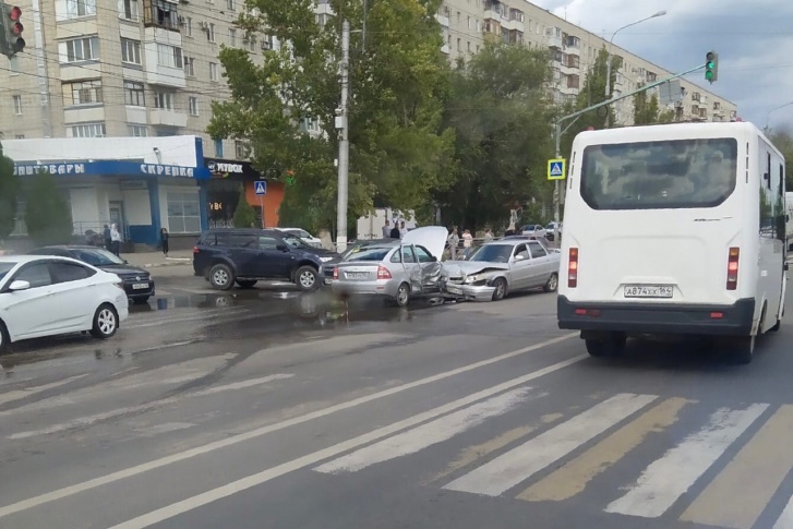 ДТП произошло в Тракторозаводском районе ДТП произошло в Тракторозаводском районе