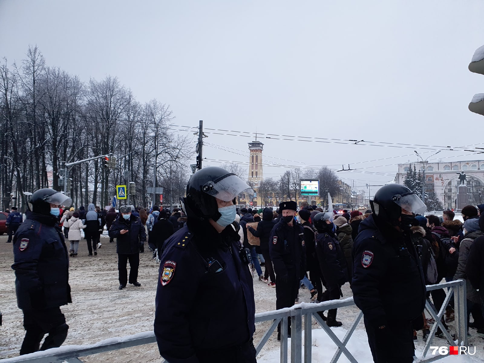После акции часть протестующих двинулась на улицы города. Полиция тоже не дремала После акции часть протестующих двинулась на улицы города. Полиция тоже не дремала