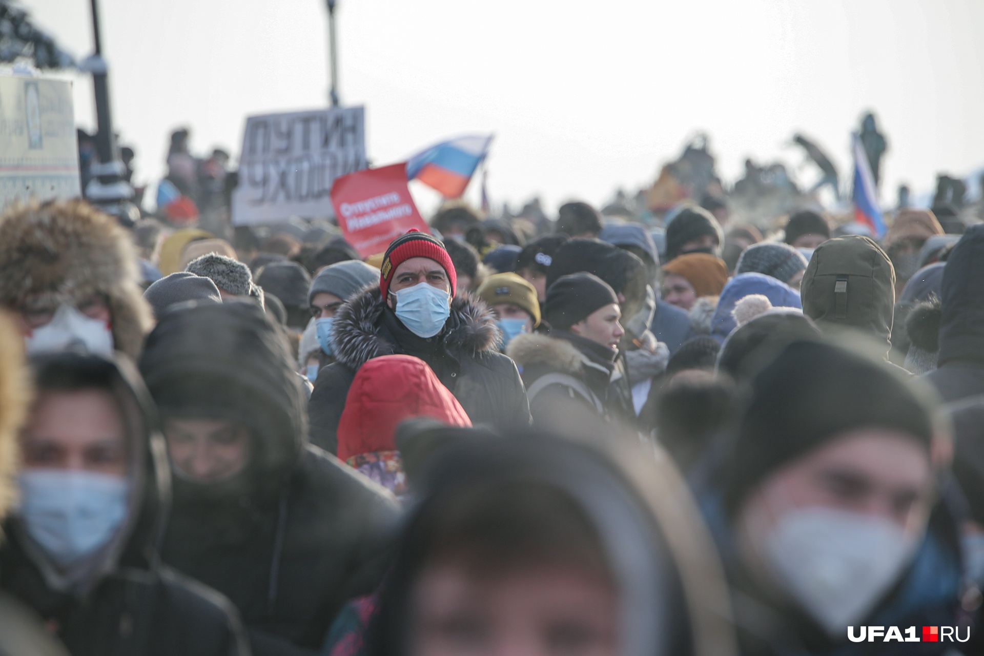 По оценкам собравшихся, их было порядка пяти тысяч. Представители властей пока данных о количестве участников акции не озвучили По оценкам собравшихся, их было порядка пяти тысяч. Представители властей пока данных о количестве участников акции не озвучили