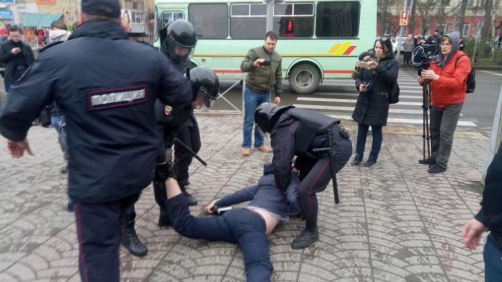 Что делать, если задержали на шествии Навального? 10 вопросов юристам