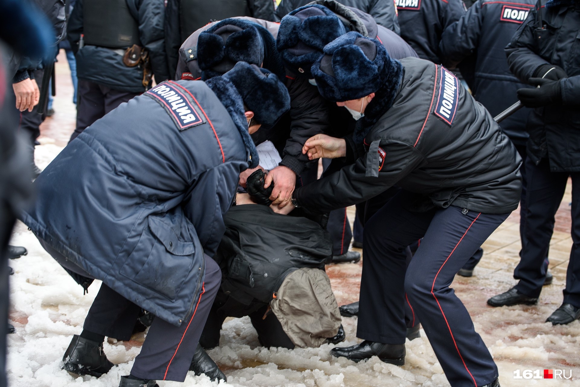 Людей жестко скручивали Людей жестко скручивали