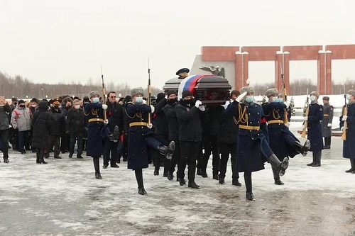 Николая Антошкина похоронили с воинскими почестями Николая Антошкина похоронили с воинскими почестями 
