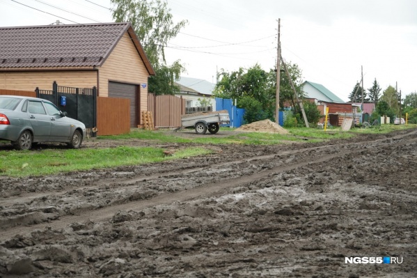 Это одна из центральных улиц Верхнего Карбуша Это одна из центральных улиц Верхнего Карбуша