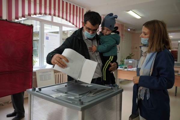 Выполнить свой гражданский долг многодетные супруги решили в самый первый день голосования Выполнить свой гражданский долг многодетные супруги решили в самый первый день голосования