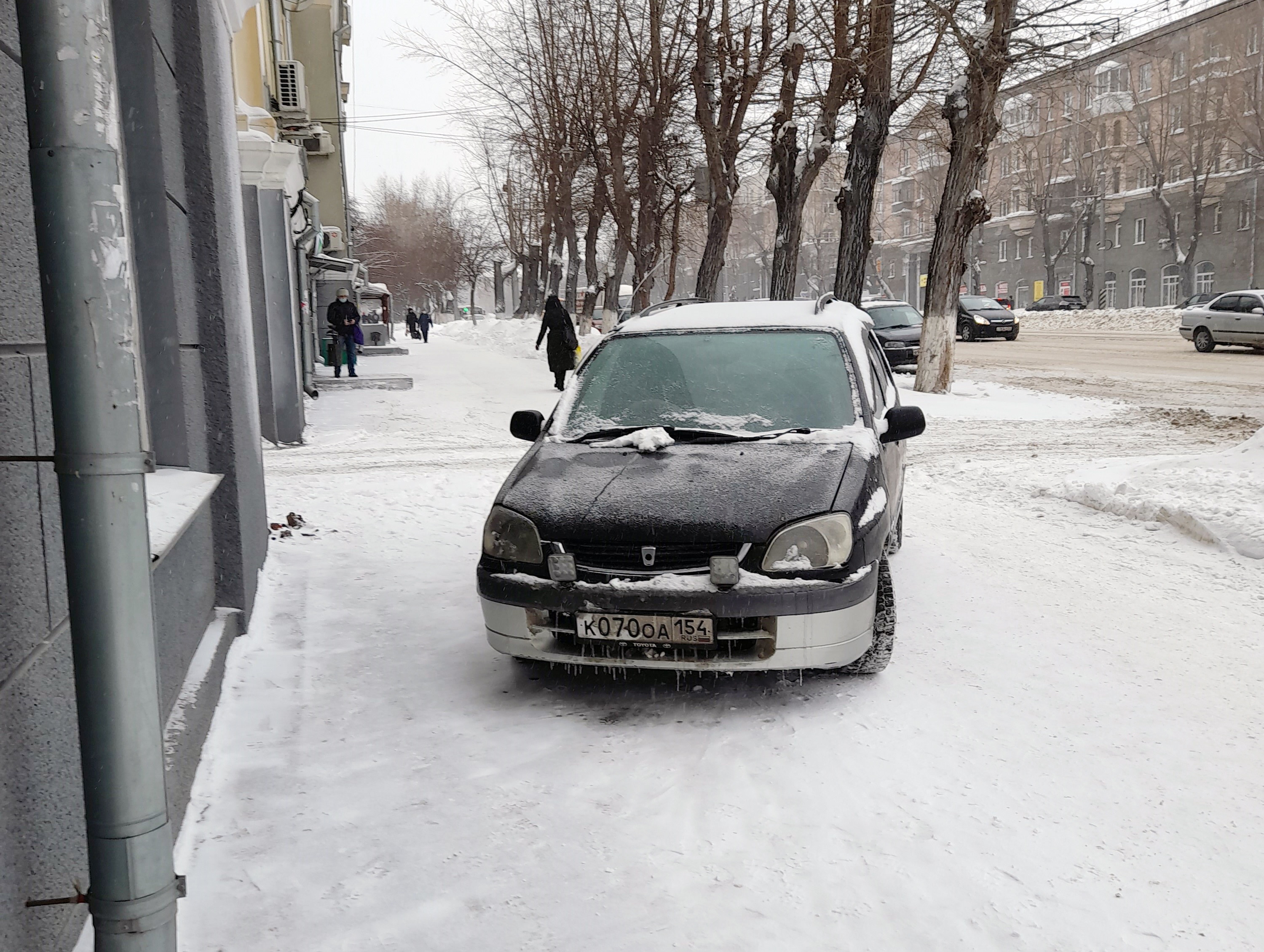 Стоянка на тротуаре Стоянка на тротуаре