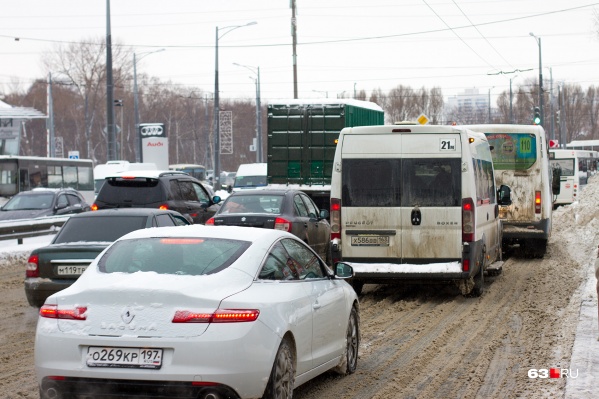 Самарцы тратят неделю жизни на заторы Самарцы тратят неделю жизни на заторы