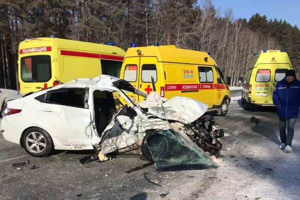 На место аварии прибыли четыре машины скорой помощи На место аварии прибыли четыре машины скорой помощи