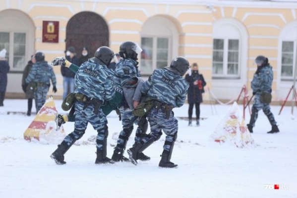 Против ярославцев, вышедших на несогласованные митинги, выступила полиция и Росгвардия Против ярославцев, вышедших на несогласованные митинги, выступила полиция и Росгвардия