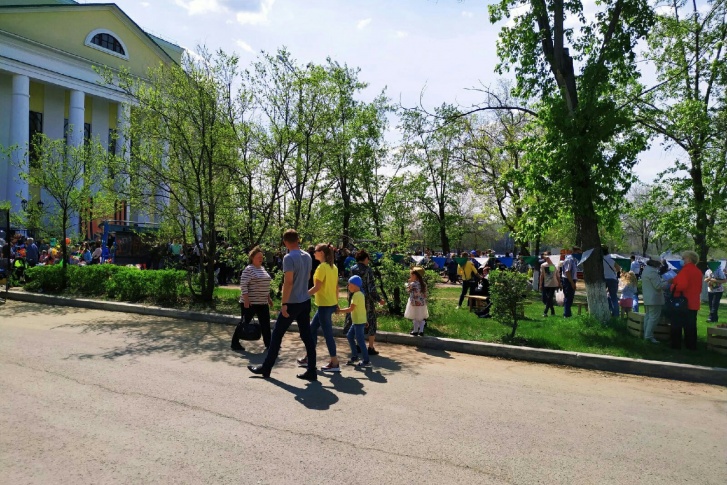 Вот здесь, прямо около Дома культуры в центре парка, и планируют построить храм Вот здесь, прямо около Дома культуры в центре парка, и планируют построить храм
