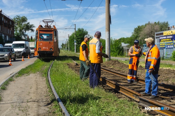 В прошлом году на Богдана Хмельницкого отремонтировали 100 метров путей В прошлом году на Богдана Хмельницкого отремонтировали 100 метров путей