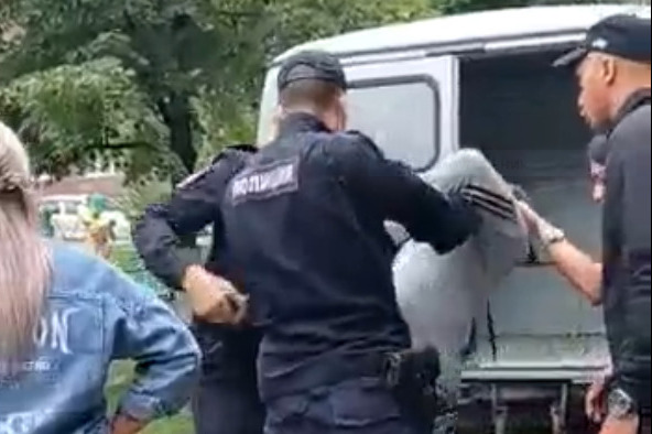 В Новокузнецке полицейские жестко задержали двоих мужчин: комментарий МВД