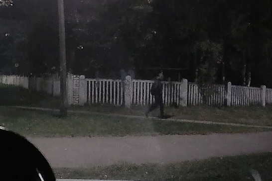Мужчину, снятого на авторегистратор, видно лучше, чем <a href="https://29.ru/text/criminal/2021/09/11/70130528/" class="_" target="_blank">в предыдущем видео</a> Мужчину, снятого на авторегистратор, видно лучше, чем <a href="https://29.ru/text/criminal/2021/09/11/70130528/" class="_" target="_blank">в предыдущем видео</a>
