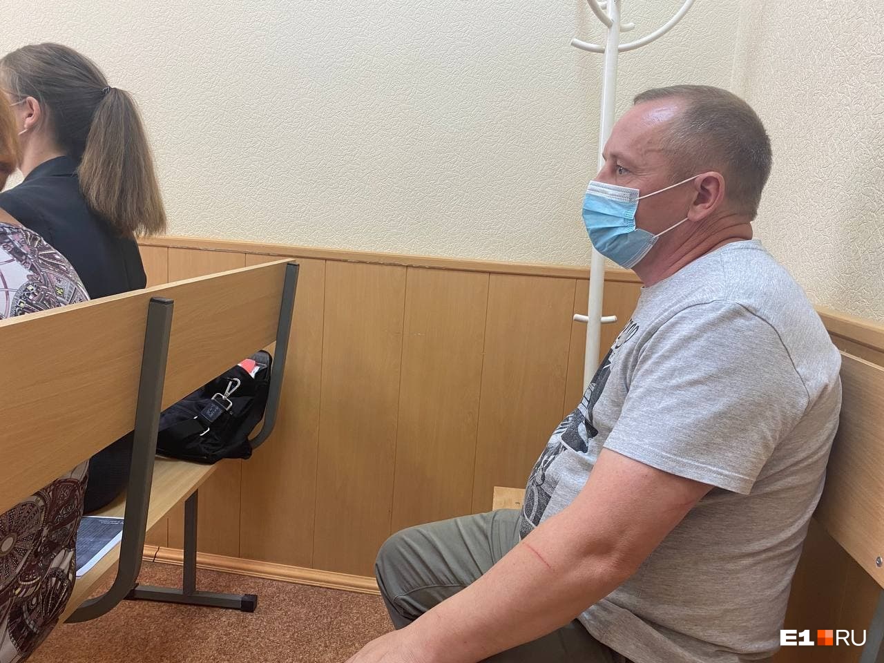 «К чему извинения ваши?»: в Екатеринбурге начали судить водителя «Приоры», сбившего насмерть мужчину с ребенком