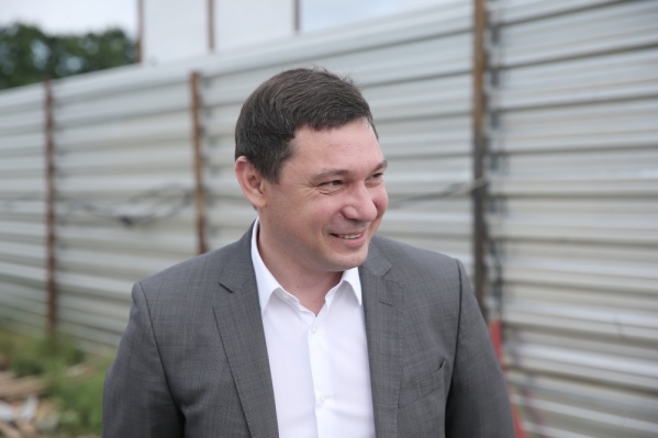 Евгений Первышов решил лишать премий до конца года всех заразившихся сотрудников администрации Евгений Первышов решил лишать премий до конца года всех заразившихся сотрудников администрации