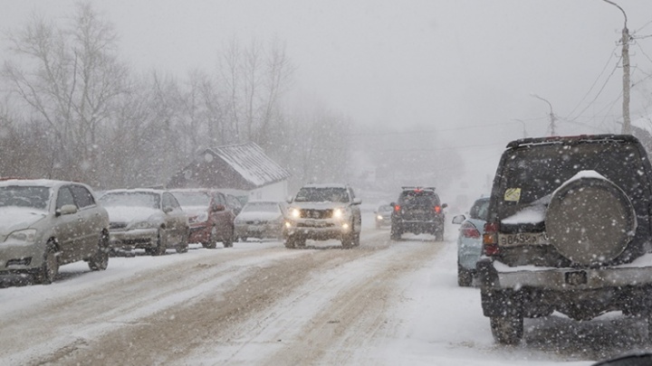 На участке трассы М-5 в Башкирии ограничили движение из-за снегопада