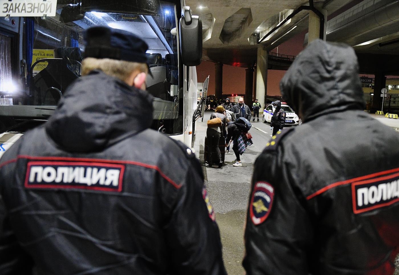 Не полковник ФСБ, а боец ЧВК. На «самокате» за 10 млн в Пулково задержаны солдат удачи и майор полиции