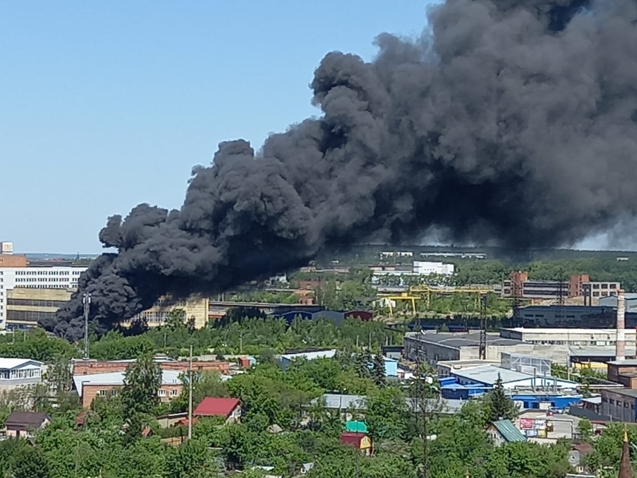 Столб дыма поднялся над Екатеринбургом: что известно на данный момент