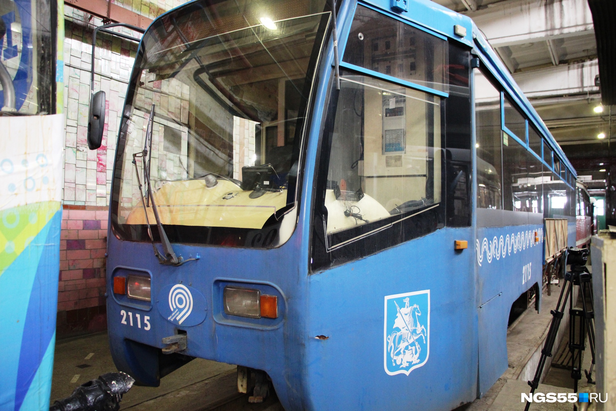 Несколько московских трамваев до сих пор не выпустили на маршруты. Их привезли в Омск прошлым летом
