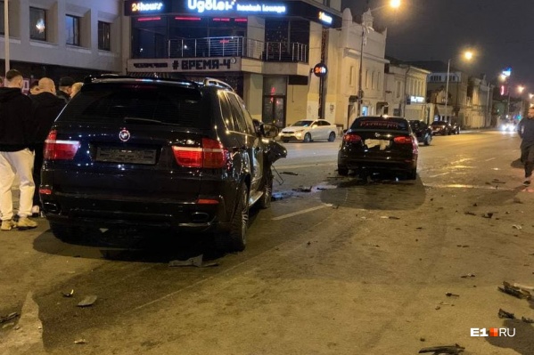 Водитель Audi <a href="https://www.e1.ru/text/incidents/2021/08/09/70068023/" class="_" target="_blank">не пропустил встречные</a> BMW X5 и Volkswagen Jetta Водитель Audi <a href="https://www.e1.ru/text/incidents/2021/08/09/70068023/" class="_" target="_blank">не пропустил встречные</a> BMW X5 и Volkswagen Jetta