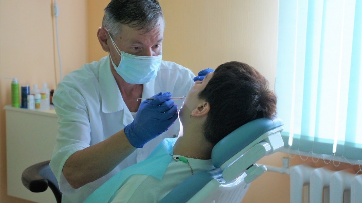 Как начать улыбаться чаще: стоматологи — о способах восстановления зубного ряда