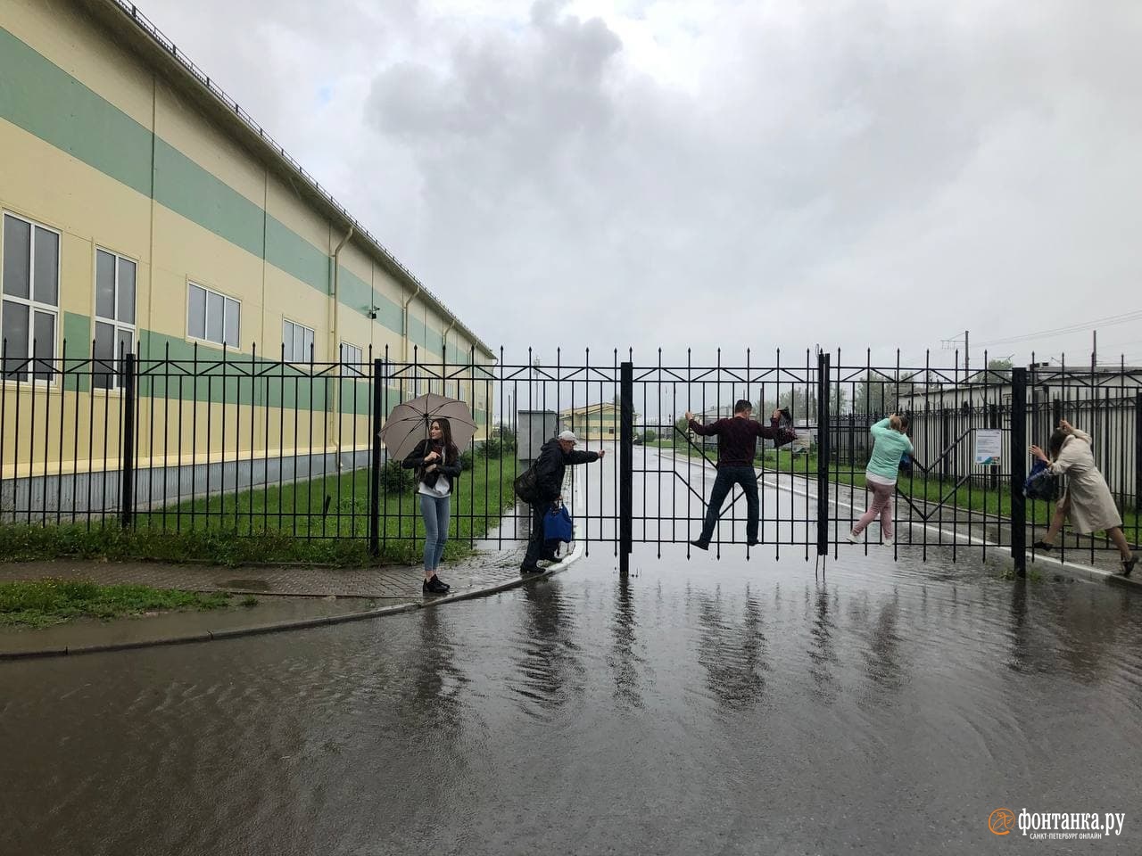 В Пушкине не нашли виновных в «озере» под забором. ОЖД и Водоканал открестились от причастности