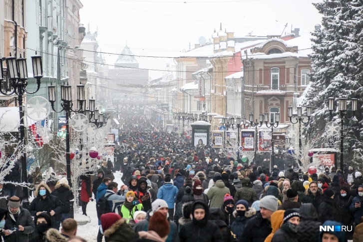 Количество людей, вышедших в субботу в центр Нижнего Новгорода, при этом «незначительным» назвать трудно 