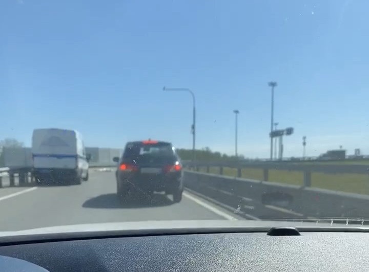 Скриншот видео из группы <a href="https://vk.com/wall-68471405_15164543" class="io-leave-page _" target="_blank">«ДТП и ЧП | Санкт-Петербург»</a>