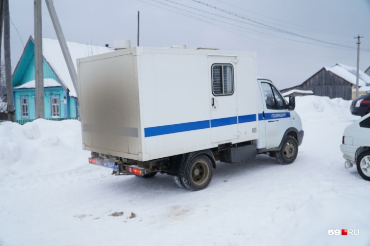 Машина полиции приехала на следственный эксперимент Машина полиции приехала на следственный эксперимент