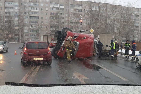 Из-за ДТП в городе растянулась пробка Из-за ДТП в городе растянулась пробка