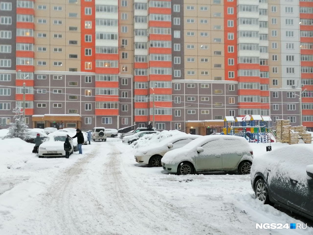 Двор в микрорайоне «Покровский» Двор в микрорайоне «Покровский»