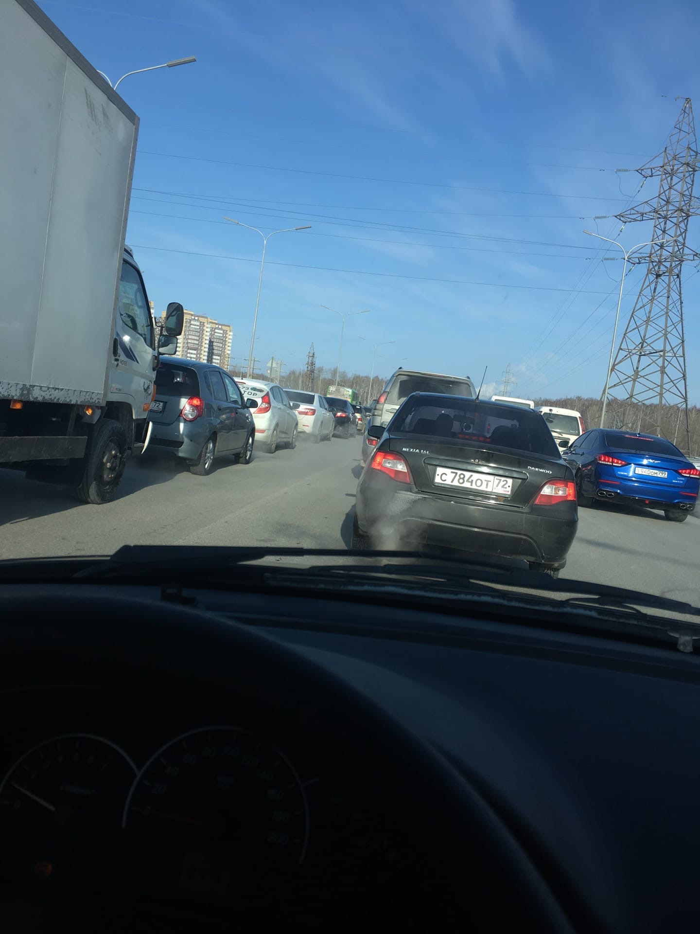 Тут показания жителей города и ГИБДД расходятся. Последние дни тюменцы постоянно жалуются на пробки на улице Мельникайте в социальных сетях Тут показания жителей города и ГИБДД расходятся. Последние дни тюменцы постоянно жалуются на пробки на улице Мельникайте в социальных сетях