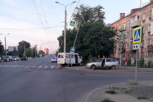 21-летний водитель «Приоры» почти не пострадал 21-летний водитель «Приоры» почти не пострадал