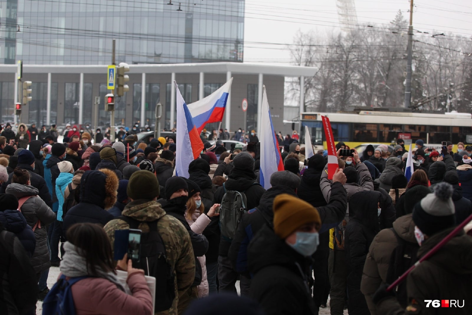 Много взрослых и детей Много взрослых и детей