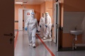 Почему в России не могут остановить эпидемию коронавируса? Отвечают инфекционисты и микробиологи