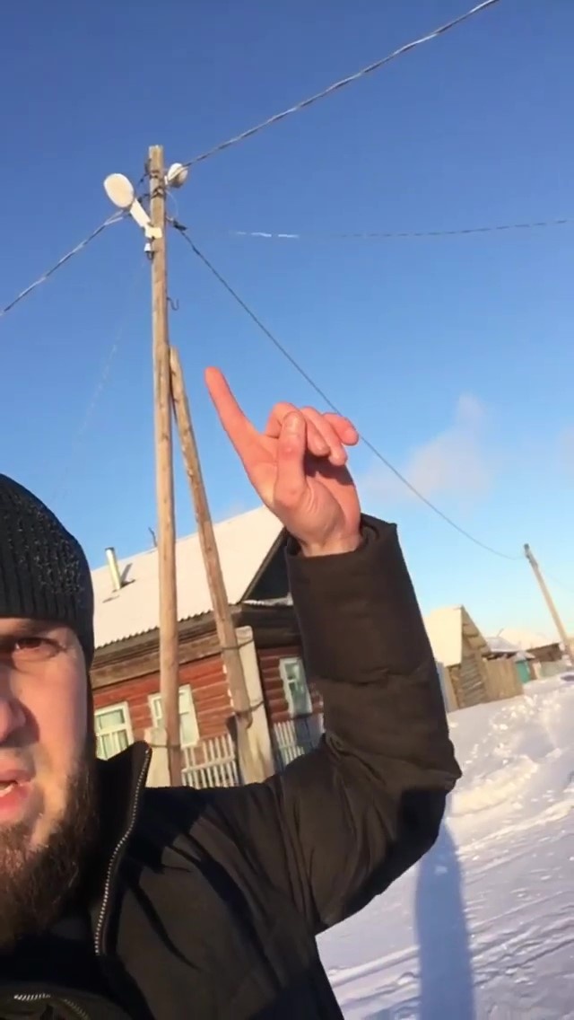 Фонари на деревенских улицах работают от генератора, но не всегда включаются Фонари на деревенских улицах работают от генератора, но не всегда включаются